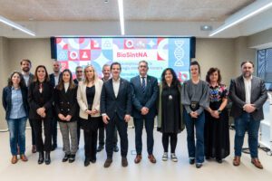 Foto de familia del encuentro con personas ponentes y representantes institucionales